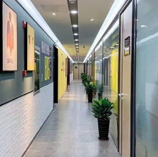 办公室直租，有红本可注册，费用全包